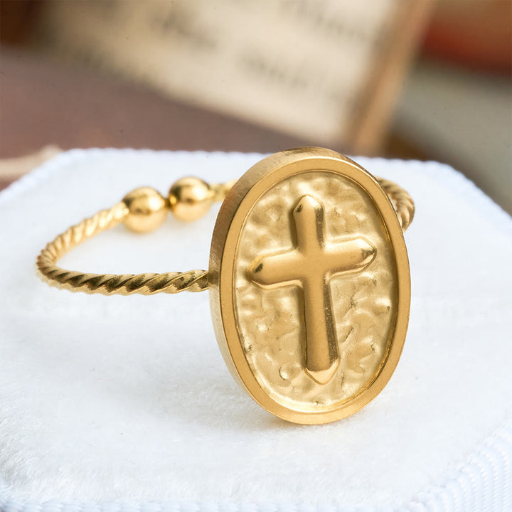 Christianartworkshop Bague ovale martelée en forme de croix torsadée : symbole rustique de bénédiction fervente - image 3