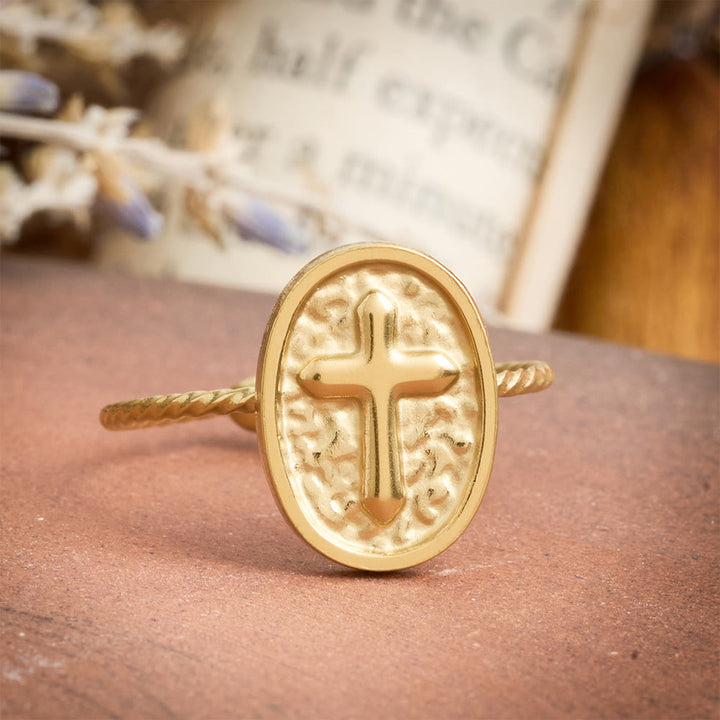 Christianartworkshop Bague ovale martelée en forme de croix torsadée : symbole rustique de bénédiction fervente - image 4