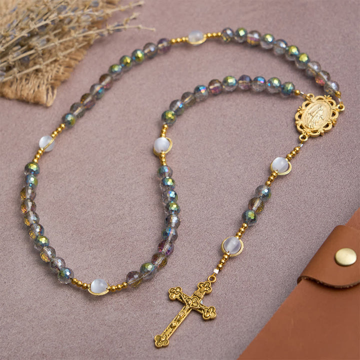 Christianartworkshop Chapelet à perles facettées aux reflets irisés arc-en-ciel avec pendentif doré Notre-Dame - image 3
