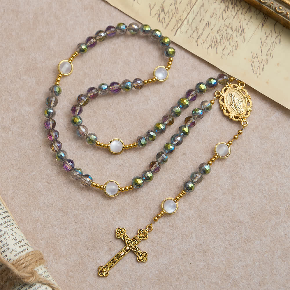 Christianartworkshop Chapelet à perles facettées aux reflets irisés arc-en-ciel avec pendentif doré Notre-Dame - Notre-Dame et le Crucifix - image 0