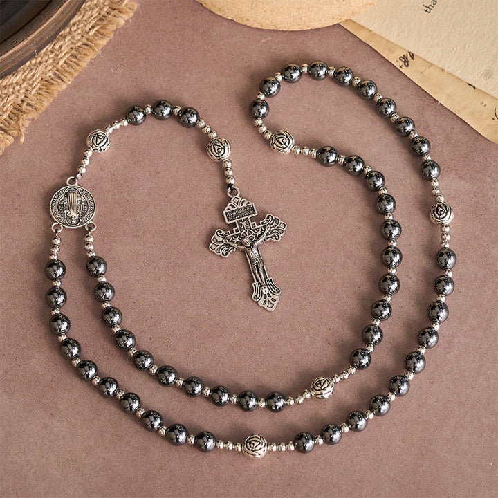 Christianartworkshop Chapelet en hématite avec perles roses, médaille de saint Benoît et crucifix détaillé - image 3