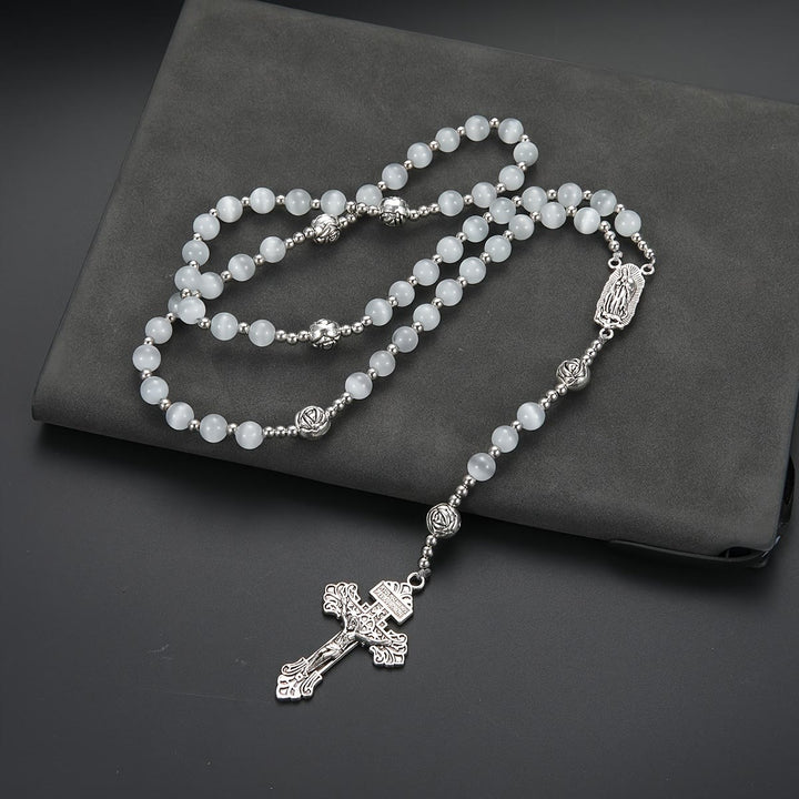 Christianartworkshop Chapelet en pierre œil-de-chat blanche lumineuse avec médaille de Notre-Dame et crucifix orné - image 1
