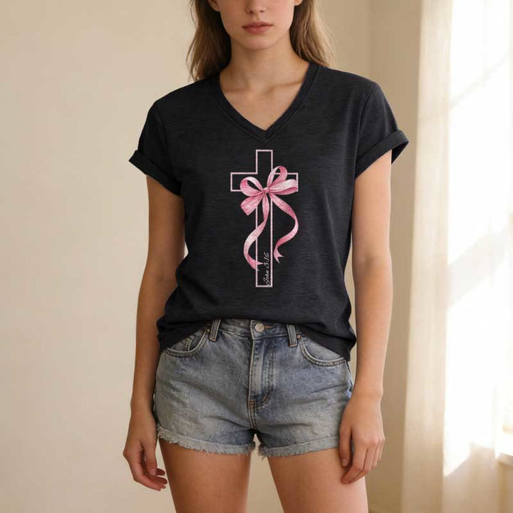 Christianartworkshop T-shirt décontracté à col en V avec motif croix et nœud rose - image 15