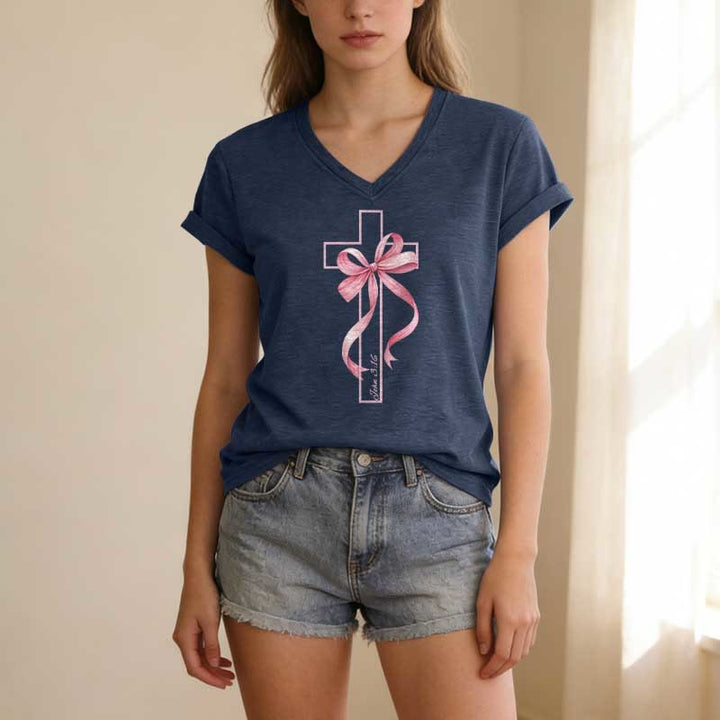 Christianartworkshop T-shirt décontracté à col en V avec motif croix et nœud rose - image 19