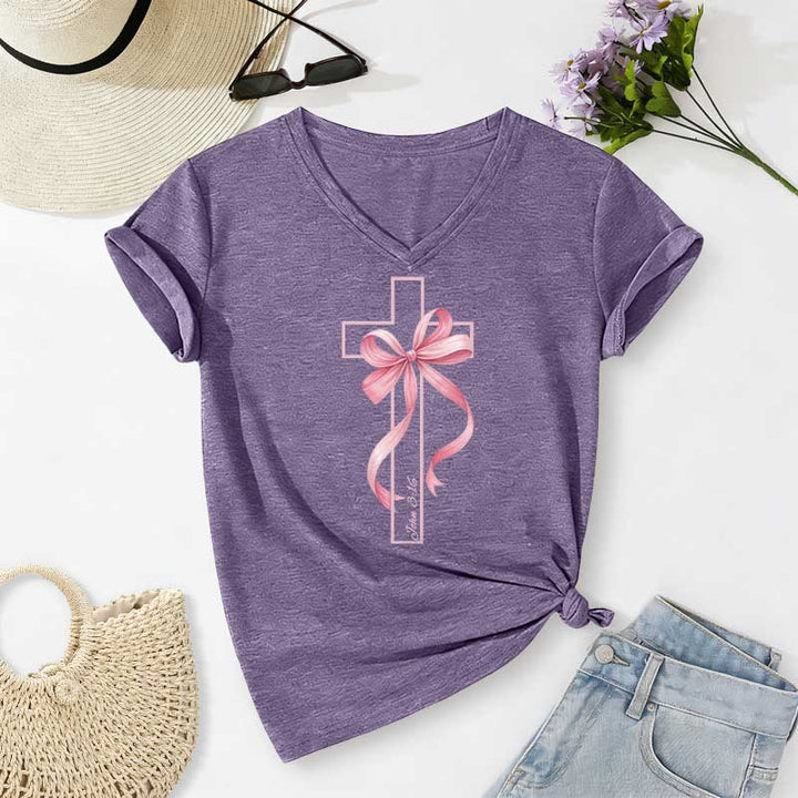Christianartworkshop T-shirt décontracté à col en V avec motif croix et nœud rose - Violet - 2XL - image 16