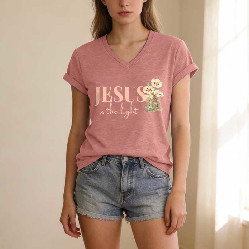 Christianartworkshop T-shirt décontracté à col en V à motif floral « Jésus est la lumière » - image 13