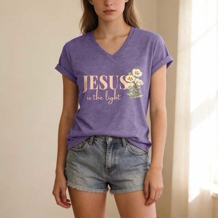 Christianartworkshop T-shirt décontracté à col en V à motif floral « Jésus est la lumière » - image 19