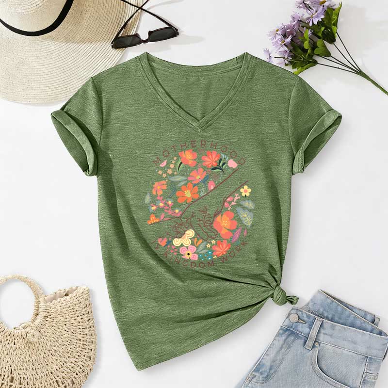 Christianartworkshop T-shirt décontracté à col en V « La maternité est un royaume » avec motif floral fait main - Vert olive - 2XL - image 2