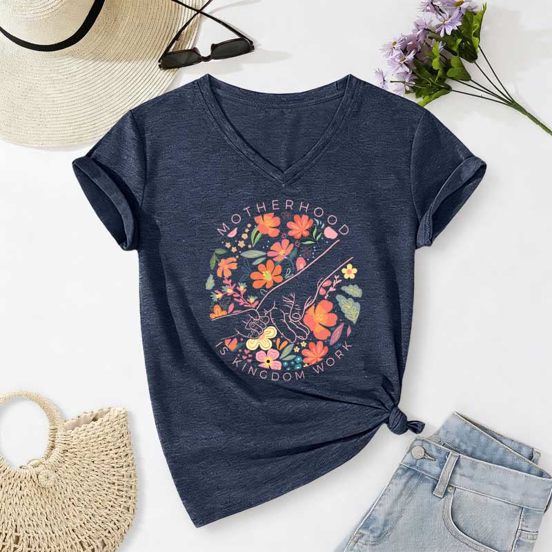 Christianartworkshop T-shirt décontracté à col en V « La maternité est un royaume » avec motif floral fait main - Bleu marine - 2XL - image 18