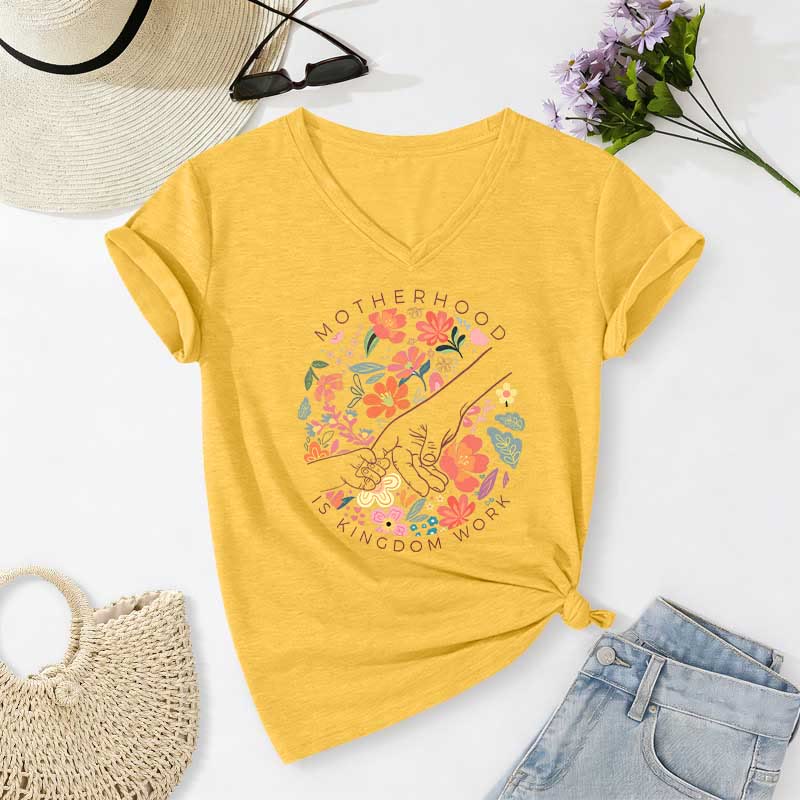 Christianartworkshop T-shirt décontracté à col en V « La maternité est un royaume » avec motif floral fait main - Jaune - 2XL - image 6
