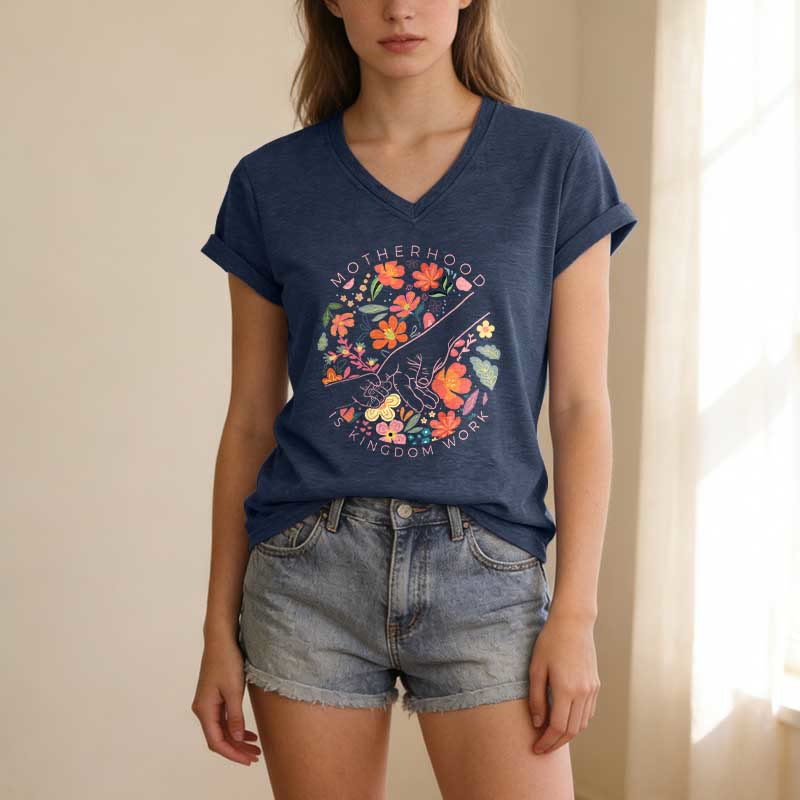 Christianartworkshop T-shirt décontracté à col en V « La maternité est un royaume » avec motif floral fait main - image 19