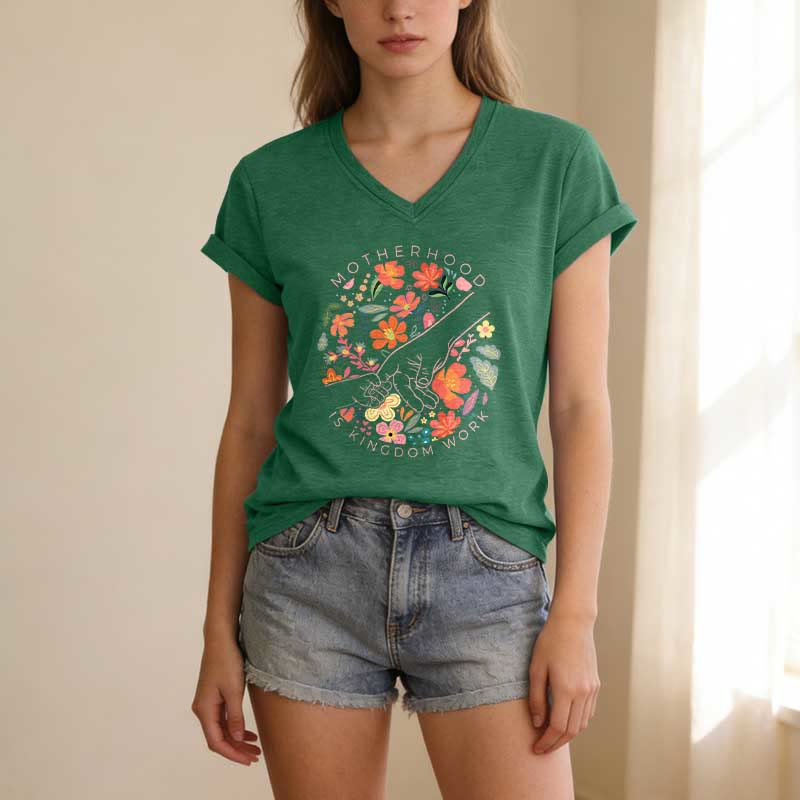 Christianartworkshop T-shirt décontracté à col en V « La maternité est un royaume » avec motif floral fait main - image 15