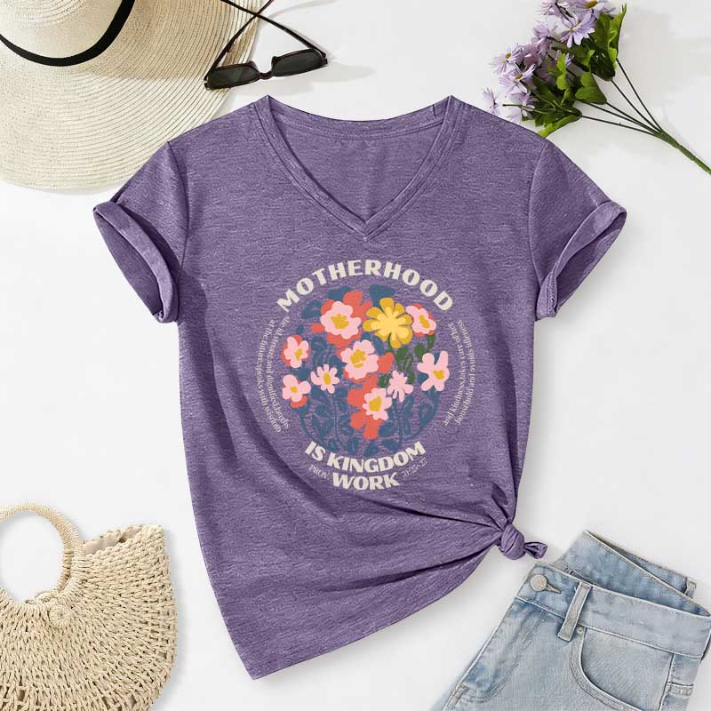 Christianartworkshop T-shirt bohème fleuri à col en V « La maternité est un royaume » pour le travail - Violet - 2XL - image 16