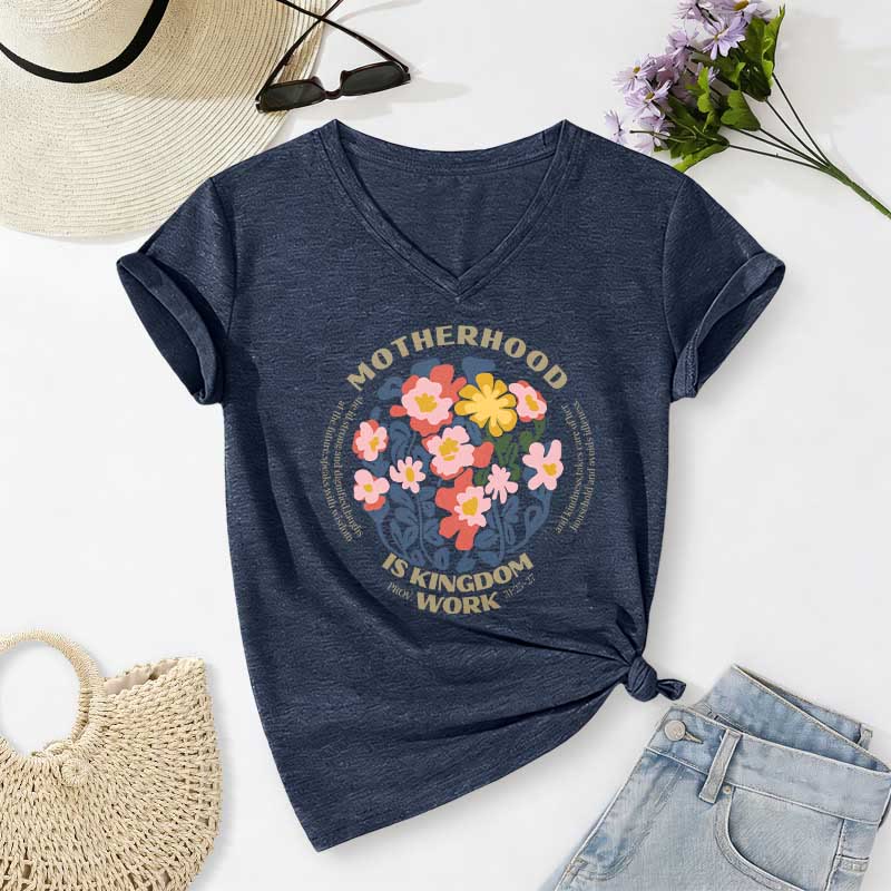 Christianartworkshop T-shirt bohème fleuri à col en V « La maternité est un royaume » pour le travail - Bleu marine - 2XL - image 18
