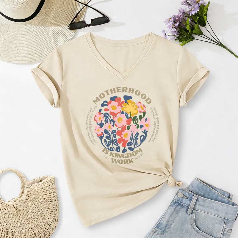 Christianartworkshop T-shirt bohème fleuri à col en V « La maternité est un royaume » pour le travail - Beige - 2XL - image 6