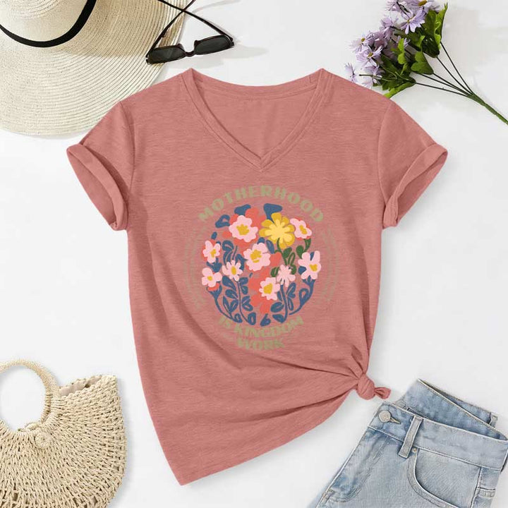 Christianartworkshop T-shirt bohème fleuri à col en V « La maternité est un royaume » pour le travail - Rose clair - 2XL - image 12