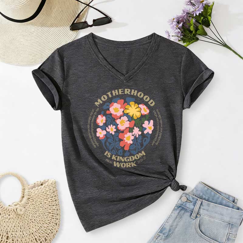 Christianartworkshop T-shirt bohème fleuri à col en V « La maternité est un royaume » pour le travail - Gris foncé - 2XL - image 20