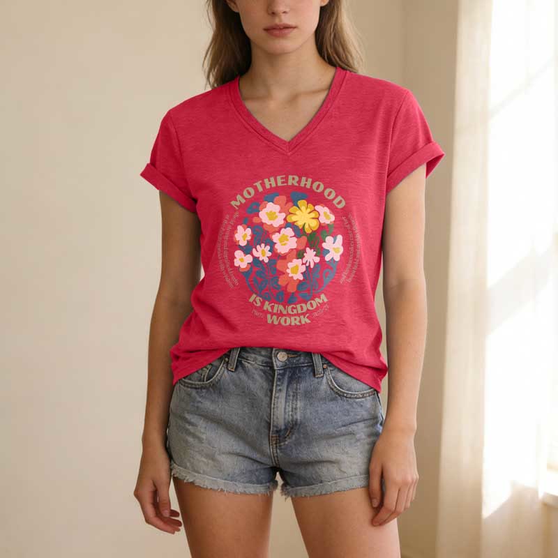 Christianartworkshop T-shirt bohème fleuri à col en V « La maternité est un royaume » pour le travail - image 23