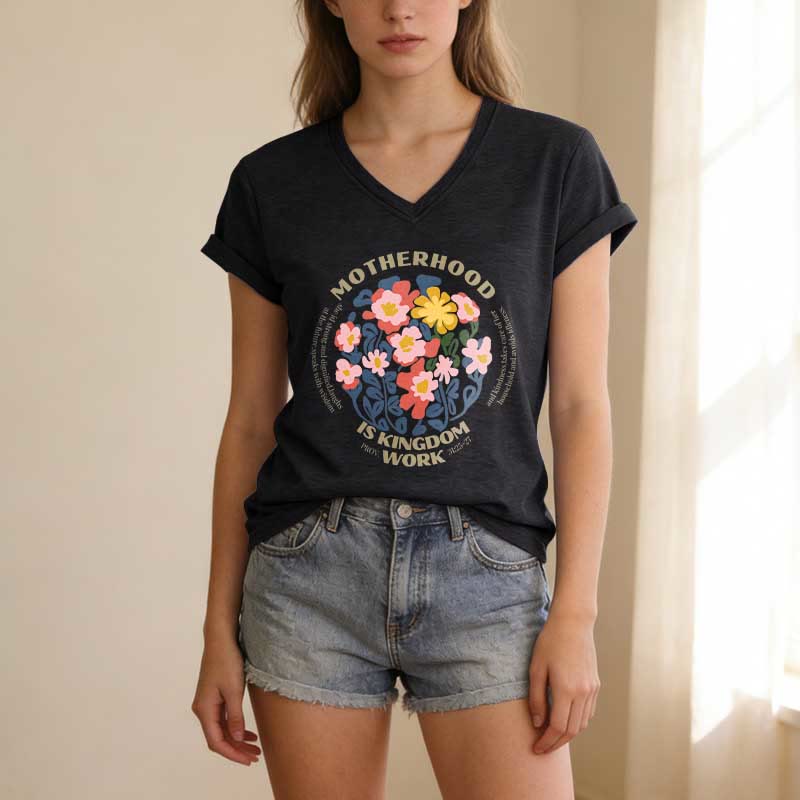 Christianartworkshop T-shirt bohème fleuri à col en V « La maternité est un royaume » pour le travail - image 15