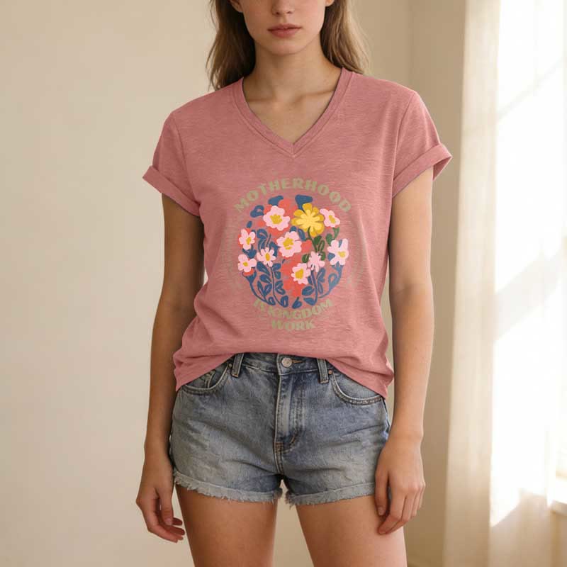 Christianartworkshop T-shirt bohème fleuri à col en V « La maternité est un royaume » pour le travail - image 13