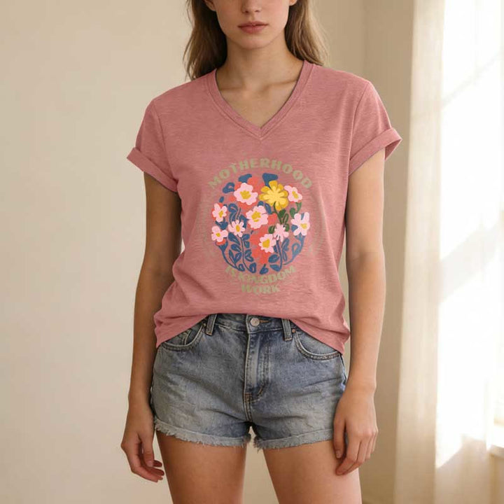 Christianartworkshop T-shirt bohème fleuri à col en V « La maternité est un royaume » pour le travail - image 13