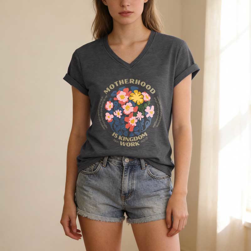 Christianartworkshop T-shirt bohème fleuri à col en V « La maternité est un royaume » pour le travail - image 21