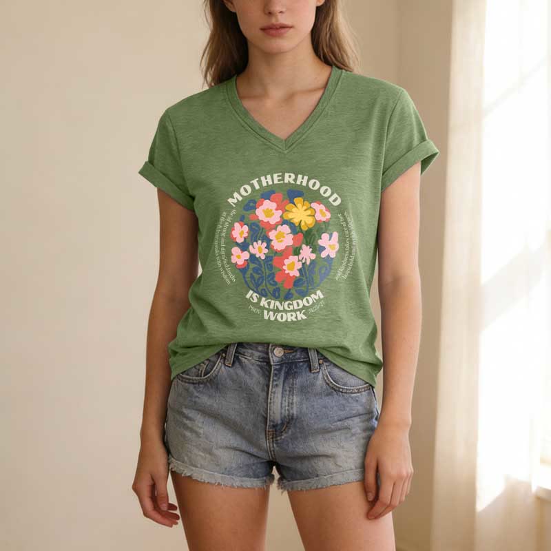 Christianartworkshop T-shirt bohème fleuri à col en V « La maternité est un royaume » pour le travail - image 3