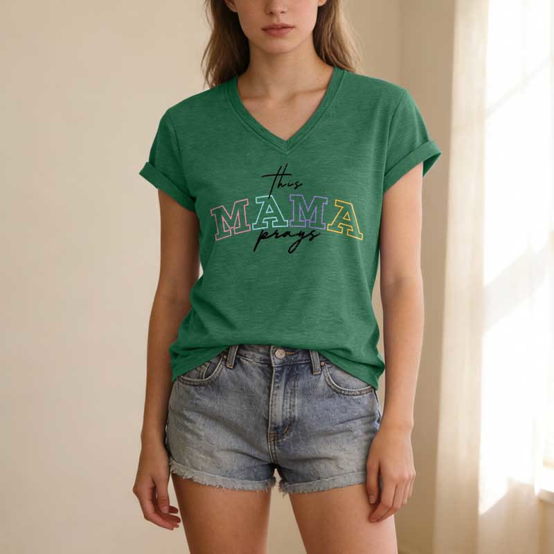Christianartworkshop T-shirt décontracté à col en V « Maman prie en croix » - image 15