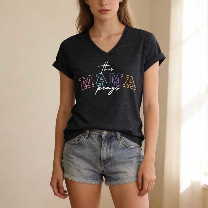 Christianartworkshop T-shirt décontracté à col en V « Maman prie en croix » - image 13