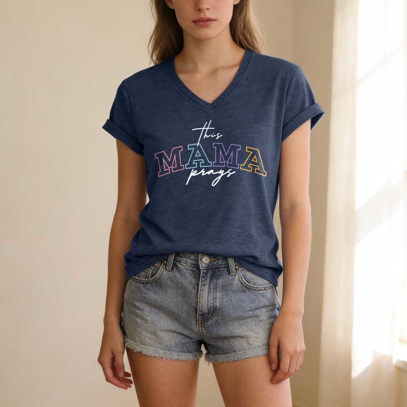 Christianartworkshop T-shirt décontracté à col en V « Maman prie en croix » - image 19
