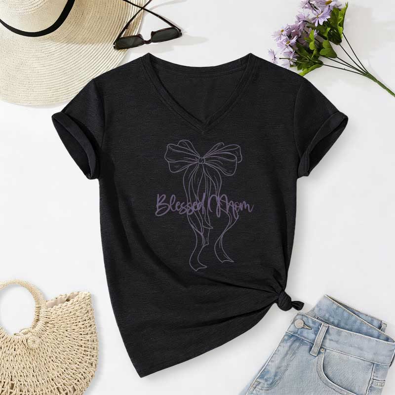 Christianartworkshop T-shirt décontracté à col en V avec motif nœud papillon « Maman bénie » - Noir - 2XL - image 14