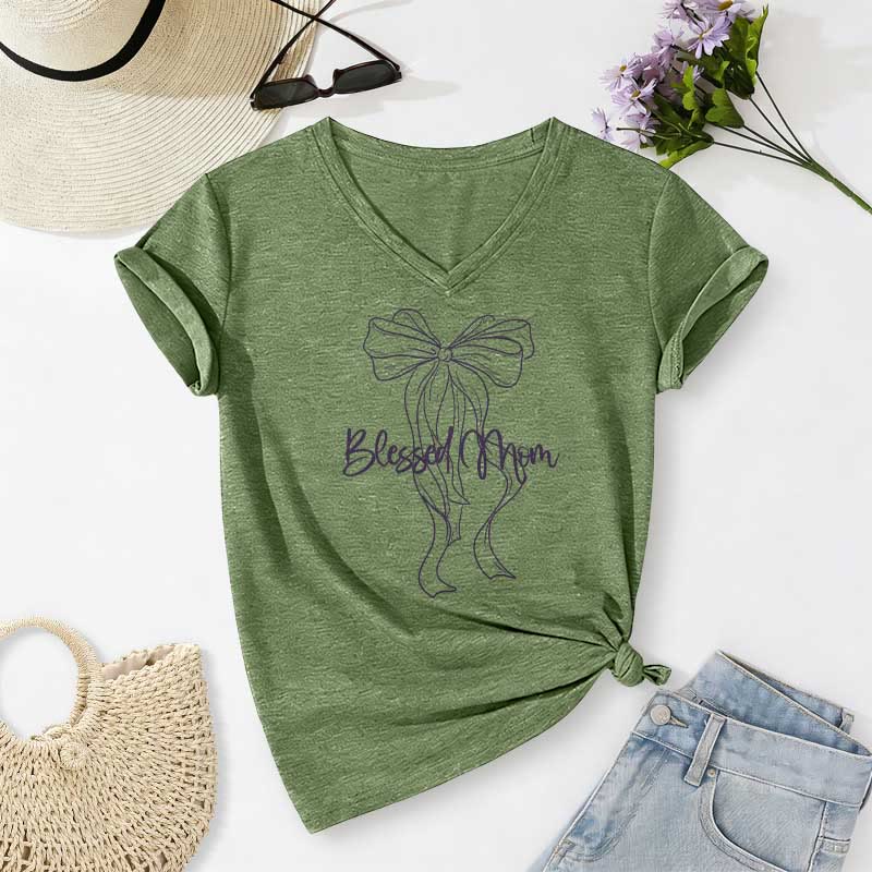 Christianartworkshop T-shirt décontracté à col en V avec motif nœud papillon « Maman bénie » - Vert olive - 2XL - image 2