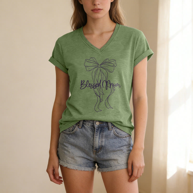Christianartworkshop T-shirt décontracté à col en V avec motif nœud papillon « Maman bénie » - image 3
