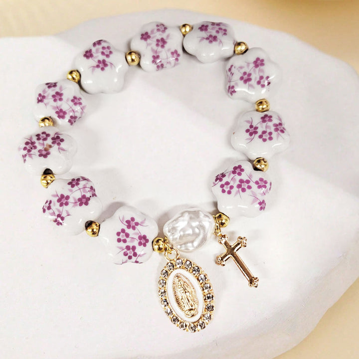 Bracelet en porcelaine céramique à motif floral avec pendentif médaille de Notre - Dame et croix (3 modèles) - Rose - image 8