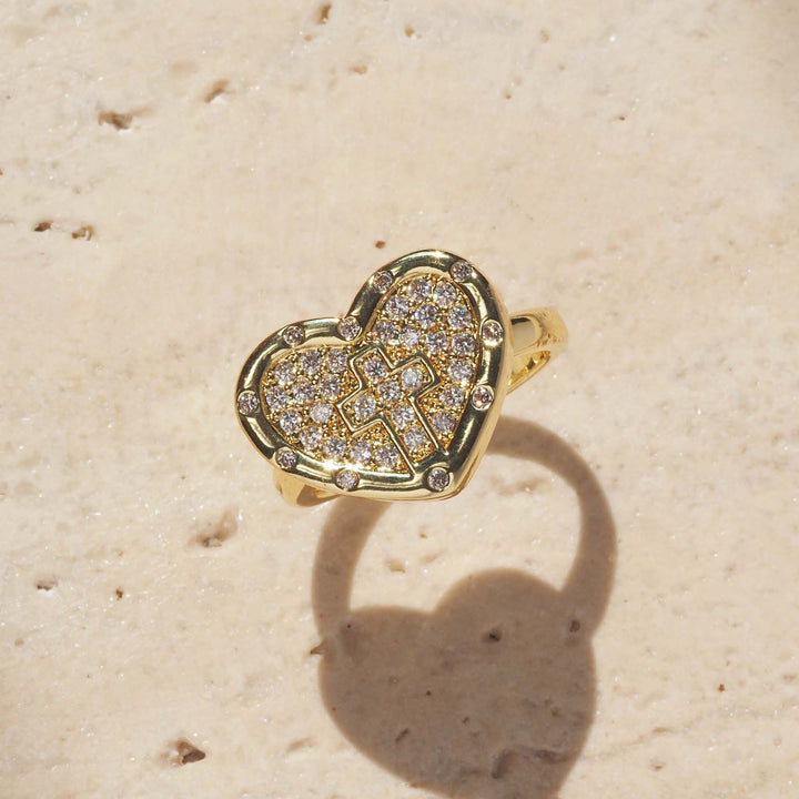 Christianartworkshop Bague imposante en forme de cœur sertie d'une croix pavée : symbole d'amour sacré et de grâce - Argent (Convient aux tailles américaines 6 à 10) - image 1