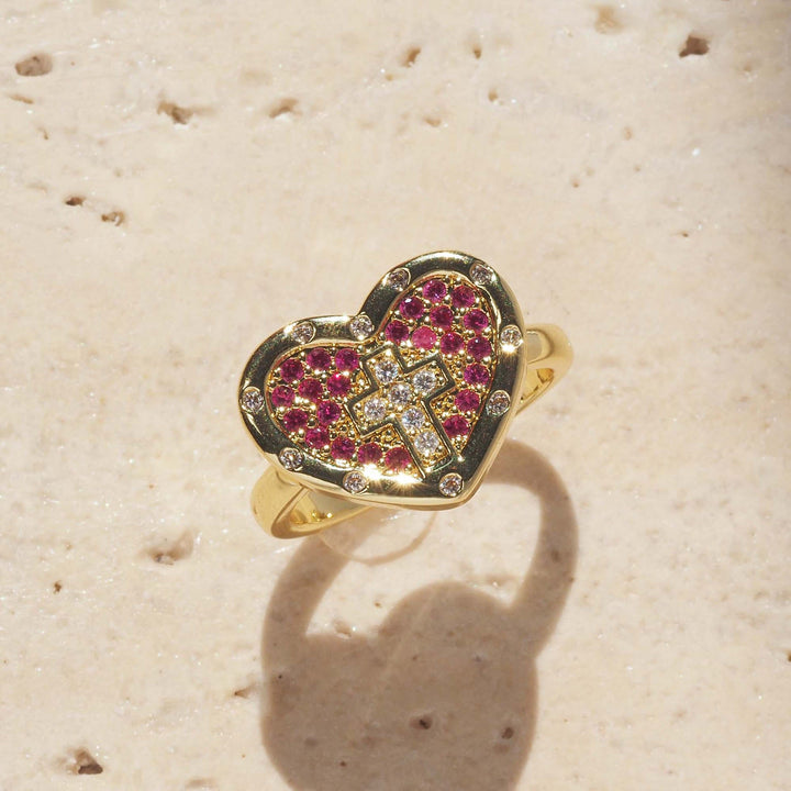 Christianartworkshop Bague imposante en forme de cœur sertie d'une croix pavée : symbole d'amour sacré et de grâce - Rose (Convient aux tailles américaines 6 à 10) - image 2