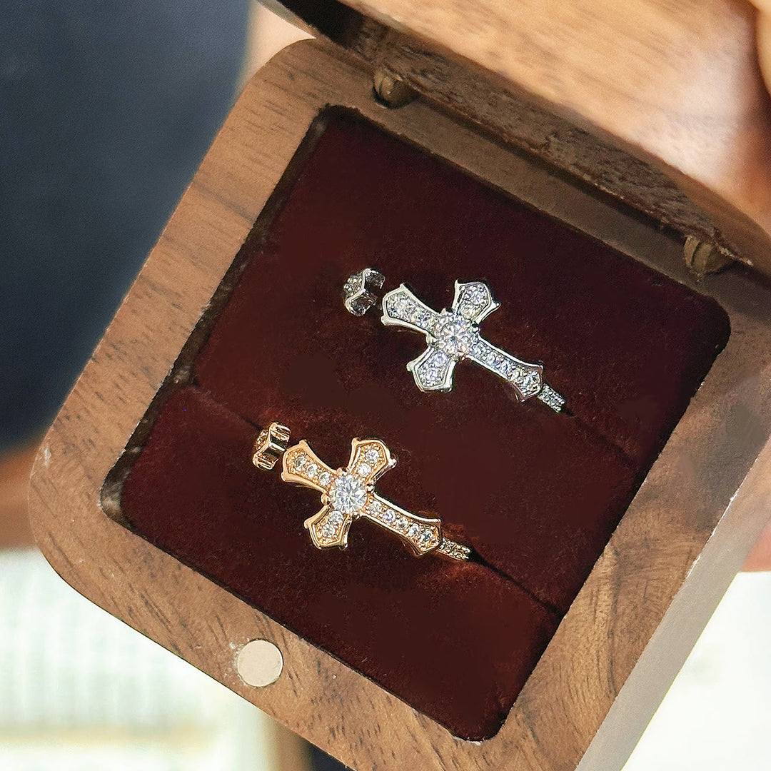 Christianartworkshop Bague ajustable délicate en forme de croix pavée de zircon : doux symbole de la foi en la rédemption céleste - image 0