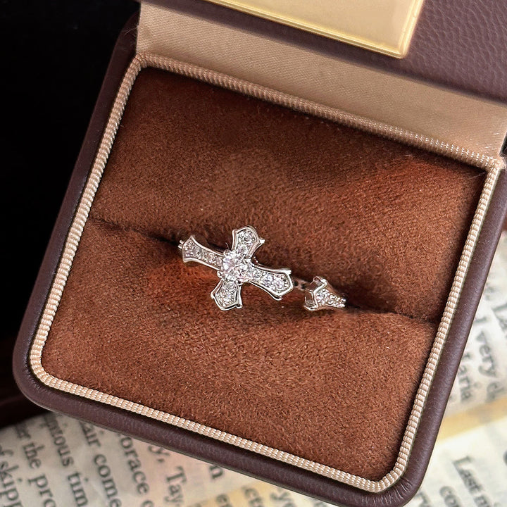 Christianartworkshop Bague ajustable délicate en forme de croix pavée de zircon : doux symbole de la foi en la rédemption céleste - Argent (Convient aux pointures américaines 7 à 9) - image 4
