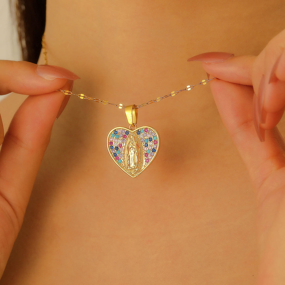 Christianartworkshop Collier Vierge Marie en forme de cœur avec zircon coloré : Pendentif symbole sacré de la grâce mariale et de la foi - Notre-Dame et Cœur - image 0