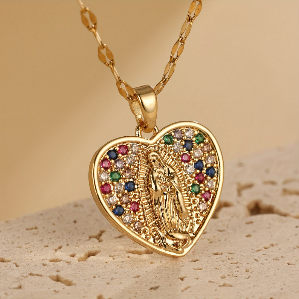 Christianartworkshop Collier Vierge Marie en forme de cœur avec zircon coloré : Pendentif symbole sacré de la grâce mariale et de la foi - image 1
