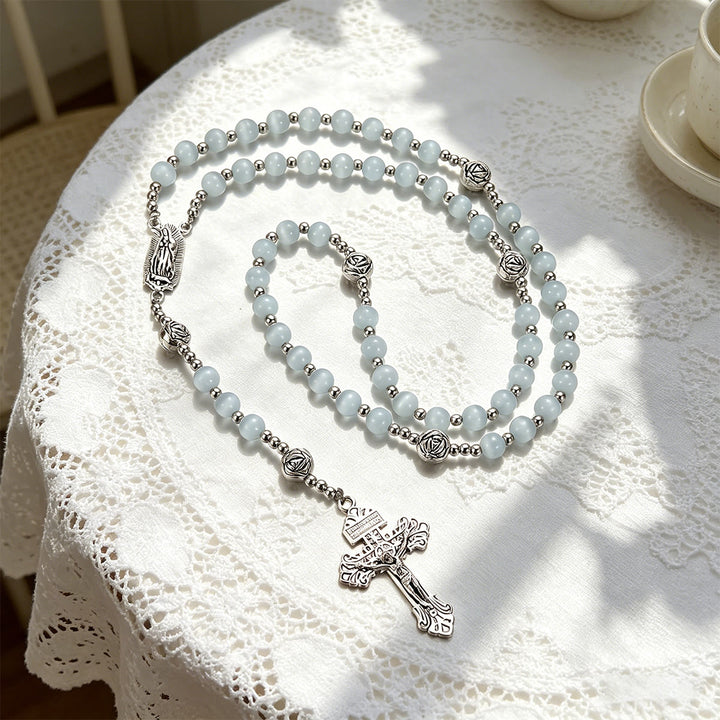 Christianartworkshop Chapelet en pierre œil-de-chat blanche lumineuse avec médaille de Notre-Dame et crucifix orné - image 10