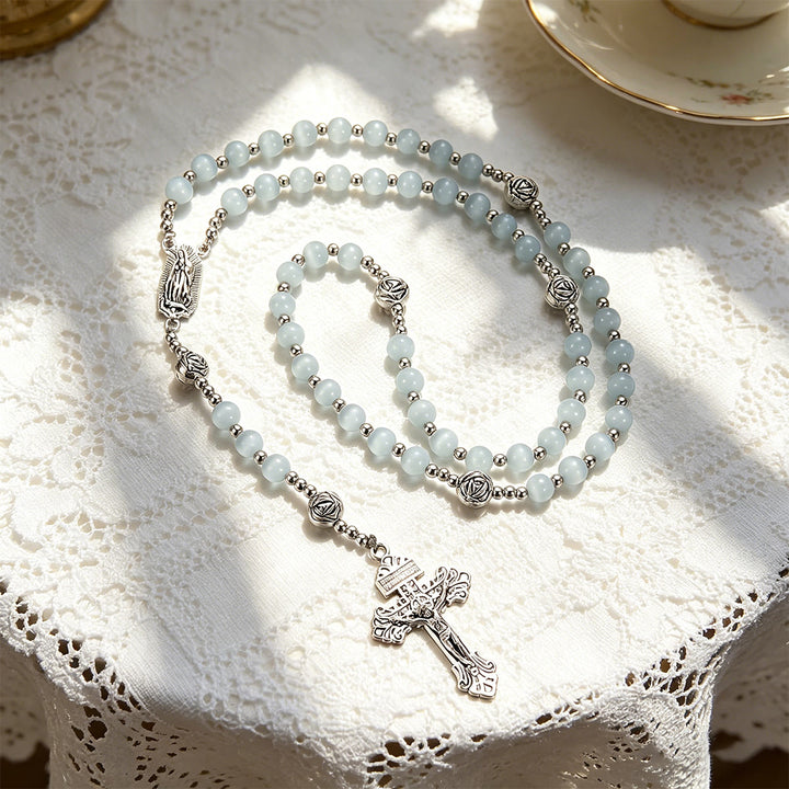 Christianartworkshop Chapelet en pierre œil-de-chat blanche lumineuse avec médaille de Notre-Dame et crucifix orné - image 8