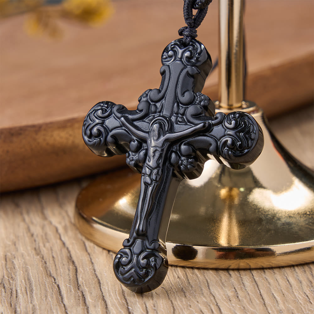 Collier pendentif crucifix en obsidienne de style classique, créé par Christianartworkshop - image 2