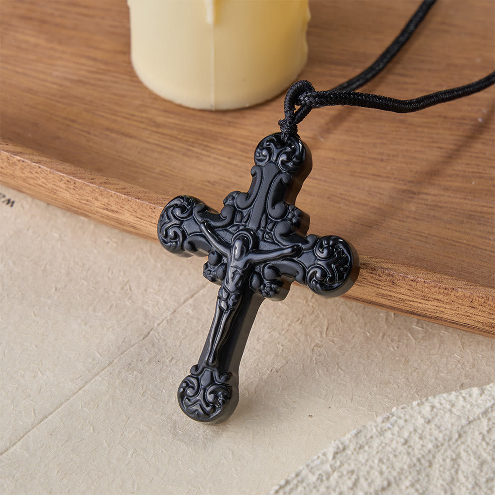 Collier pendentif crucifix en obsidienne de style classique, créé par Christianartworkshop - image 7