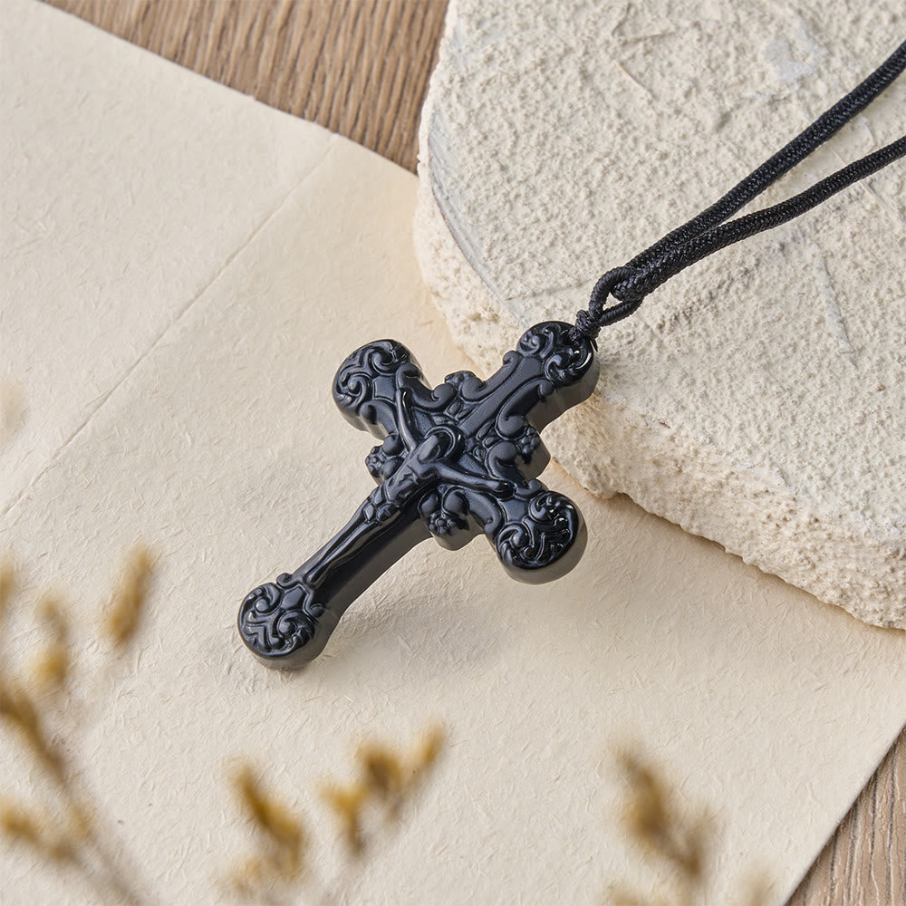 Collier pendentif crucifix en obsidienne de style classique, créé par Christianartworkshop - image 8