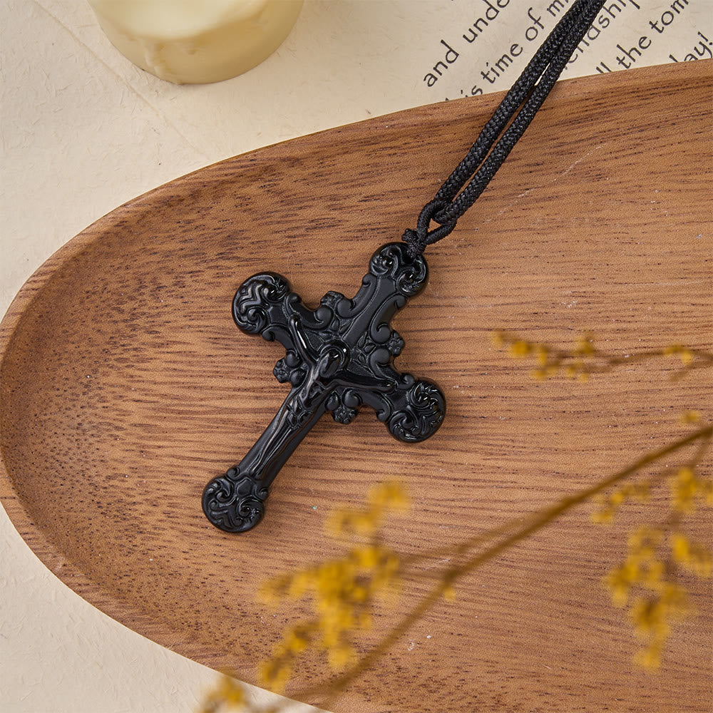 Collier pendentif crucifix en obsidienne de style classique, créé par Christianartworkshop - image 6