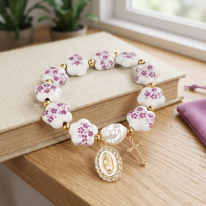 Bracelet en porcelaine céramique à motif floral avec pendentif médaille de Notre - Dame et croix (3 modèles) - image 10