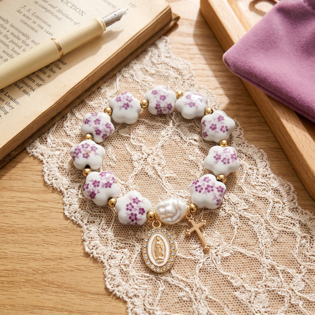 Bracelet en porcelaine céramique à motif floral avec pendentif médaille de Notre - Dame et croix (3 modèles) - image 9