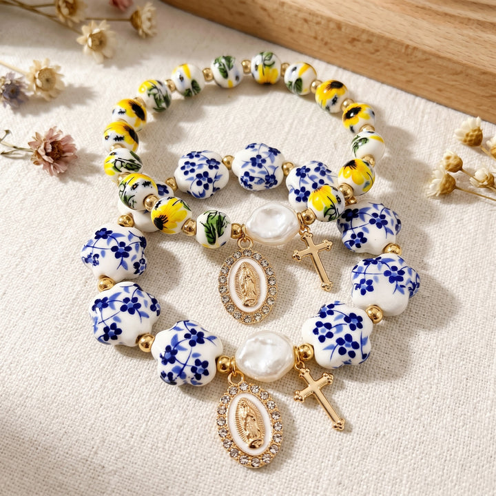 Bracelet en porcelaine céramique à motif floral avec pendentif médaille de Notre - Dame et croix (3 modèles) - image 1