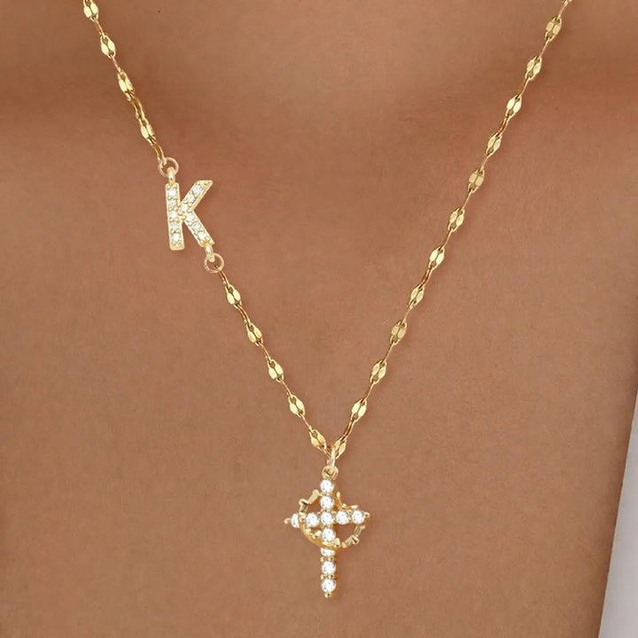 Collier croix couronne personnalisée avec initiale AZ, tons or et argent, de Christianartworkshop : bijou pendentif monogramme sacré personnalisé - K - Doré - image 13